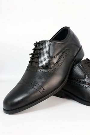 Zapato de Cuero Negro con Microperforaciones